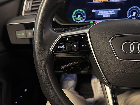 Audi e-tron 13 of 29