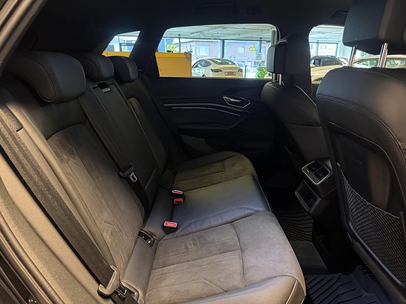 Audi e-tron 25 of 29