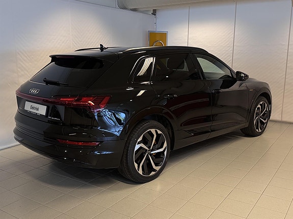 Audi e-tron 28 of 29