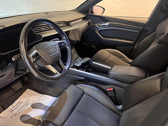Audi e-tron 12 of 29