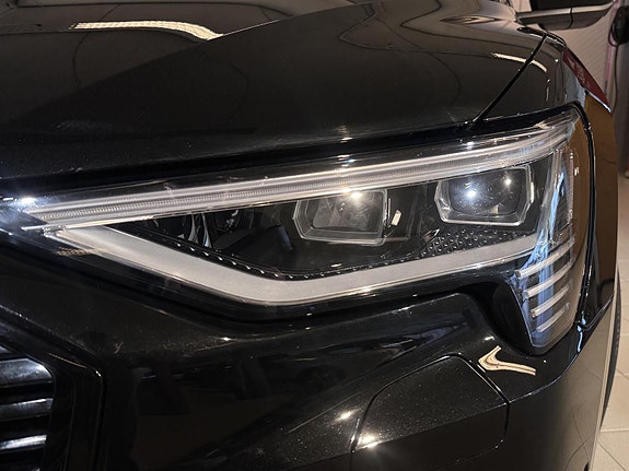 Audi e-tron 4 of 29