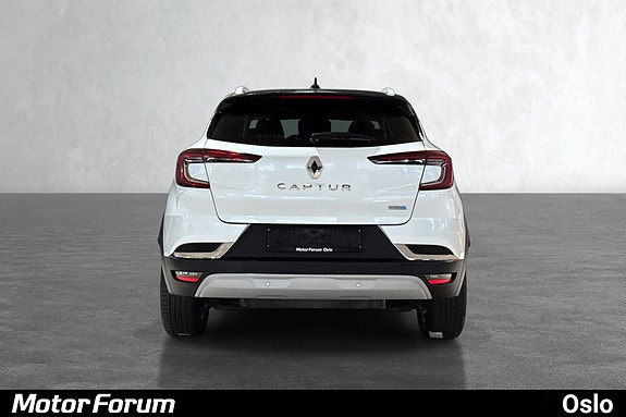 Tydelig baklykter og Renault-emblem i en attraktiv utførelse.