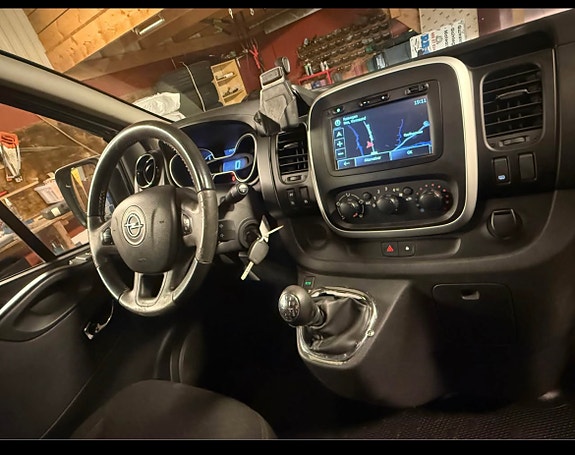 Opel Vivaro 3 of 4