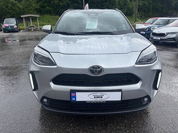 Toyota Yaris Cross 2 of 5
