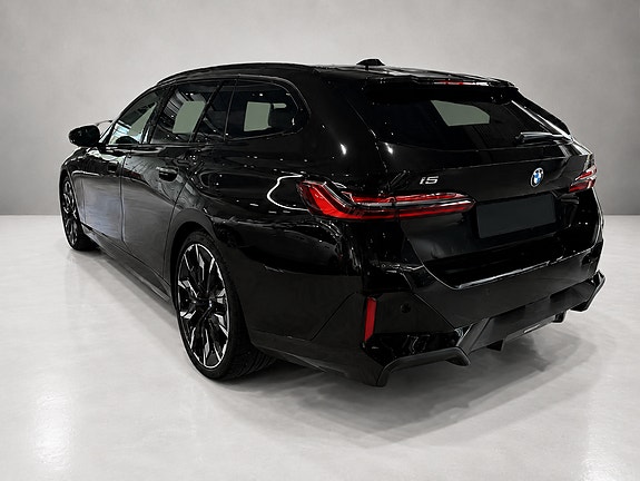 BMW i5 5 of 5