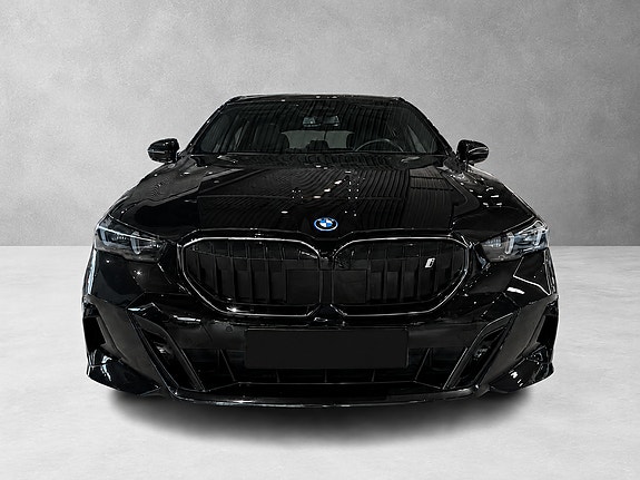 BMW i5 3 of 5