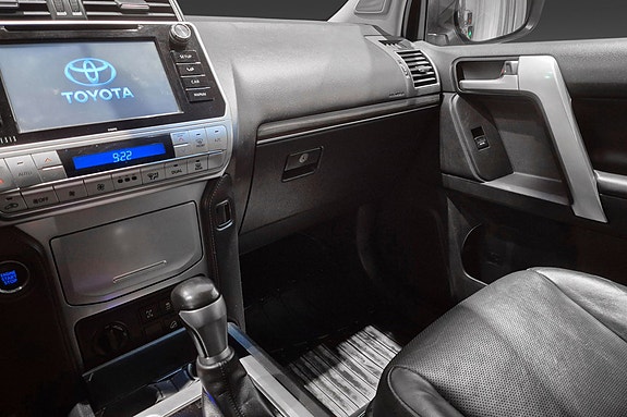 Toyota Land Cruiser 25 of 30