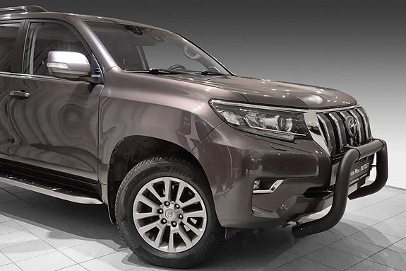 Toyota Land Cruiser 2 of 30