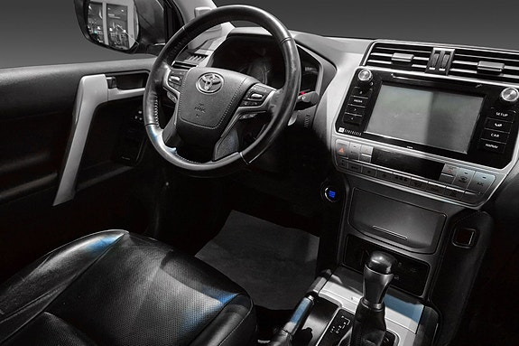 Toyota Land Cruiser 11 of 30