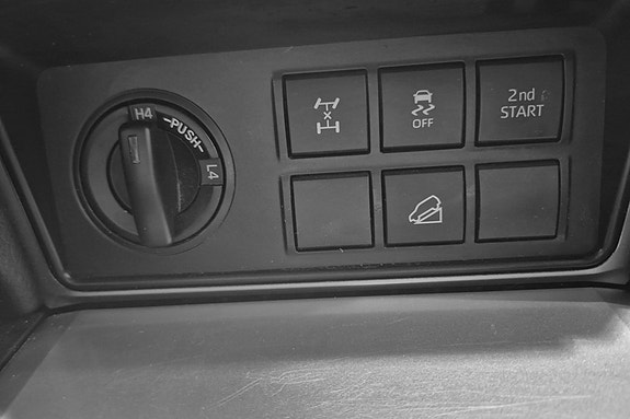 Toyota Land Cruiser 26 of 30