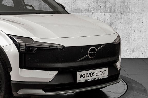 Volvo EX30 CC 3 of 5
