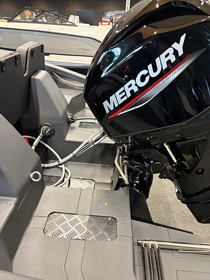 SeaStorm 17 m/Mercury F 60 EFI 4 of 5
