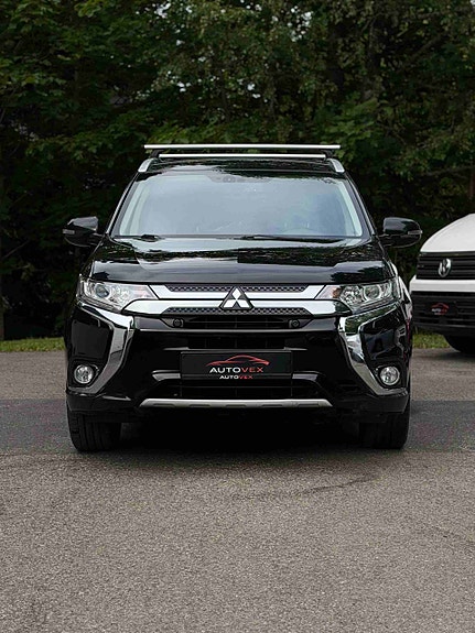 Mitsubishi Outlander 2 of 5