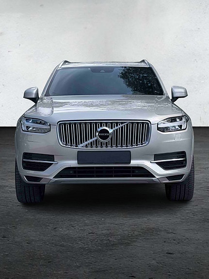 Volvo XC90 2 of 5
