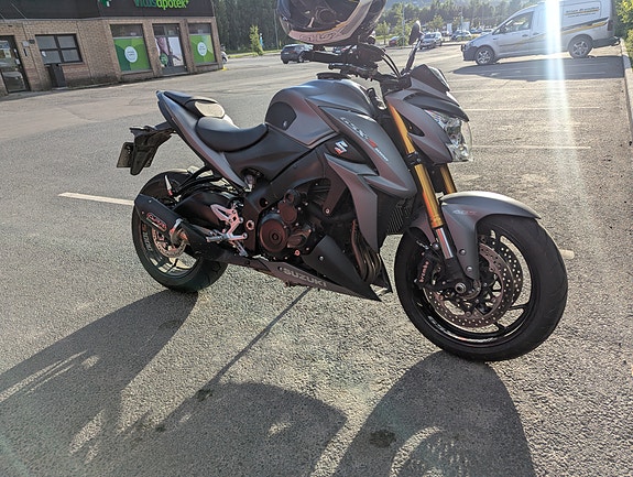 Suzuki GSX-S 1000 2 of 5
