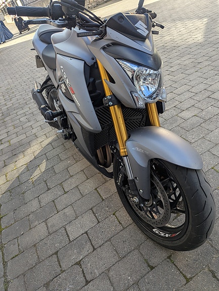 Suzuki GSX-S 1000 4 of 5