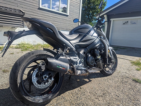 Suzuki GSX-S 1000 3 of 5
