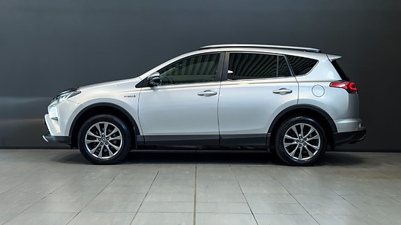 Toyota RAV4 2 of 5
