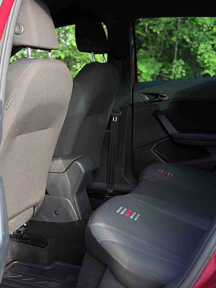 Seat Arona 27 of 30