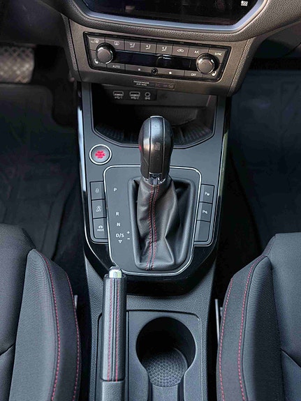 Seat Arona 22 of 30