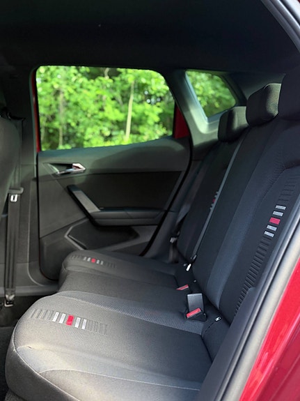 Seat Arona 26 of 30