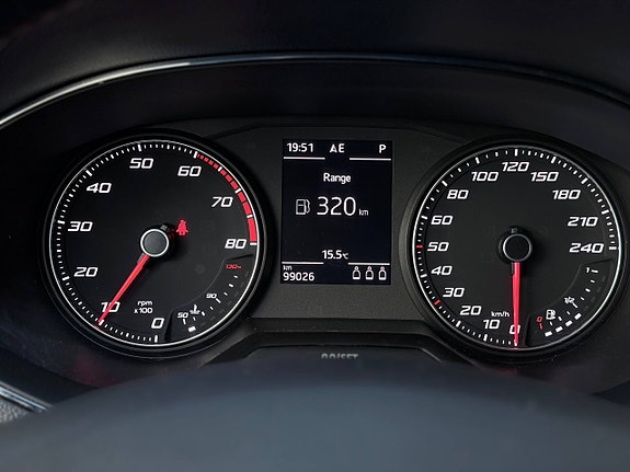 Seat Arona 18 of 30