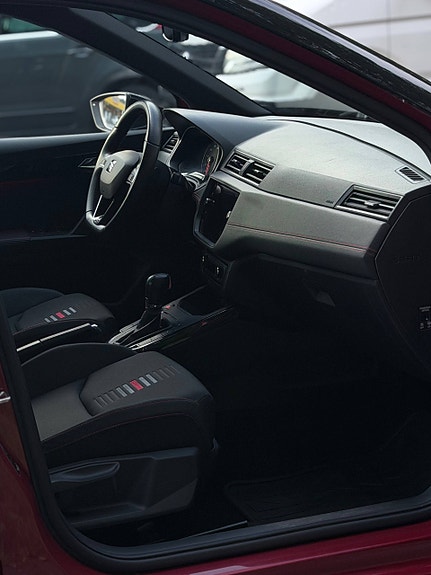 Seat Arona 24 of 30