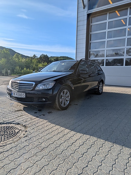 Mercedes-Benz C200 5 of 5