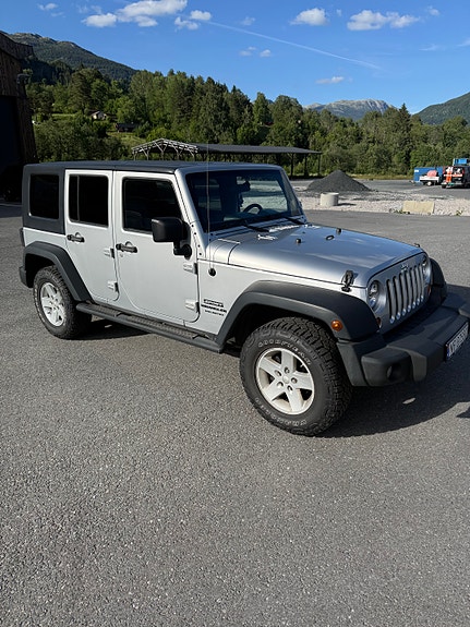 Jeep Wrangler 4 of 5