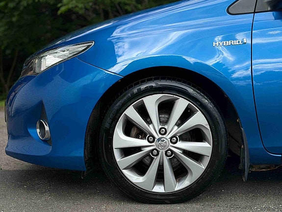 Toyota Auris 4 of 5