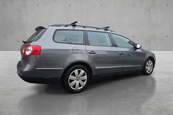Volkswagen Passat 6 of 15