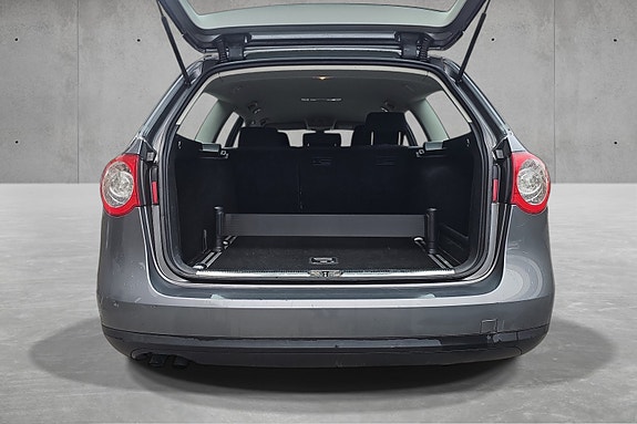 Volkswagen Passat 8 of 15