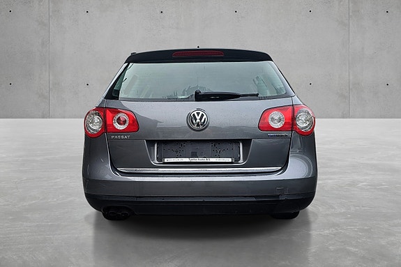 Volkswagen Passat 7 of 15