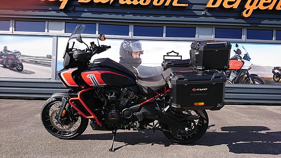 Harley-Davidson CVO Pan America 2 of 8