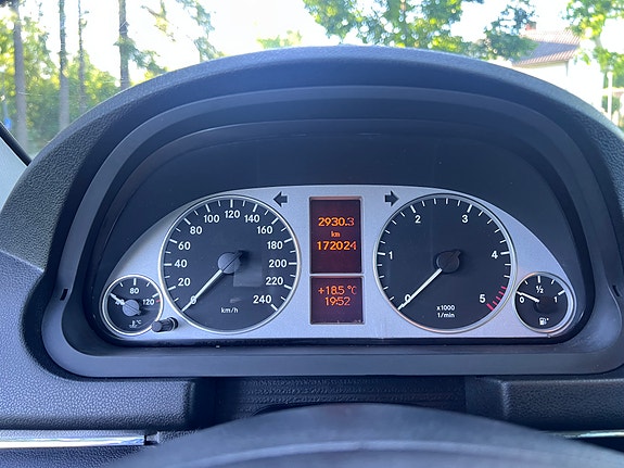 Mercedes-Benz 180 B 9 of 14