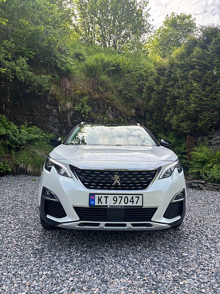 Peugeot 5008 2 of 5