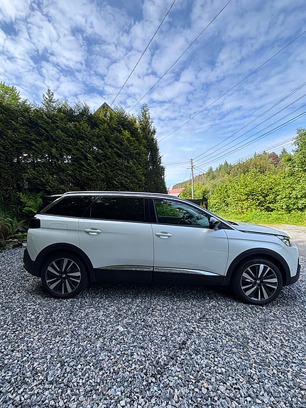 Peugeot 5008 3 of 5