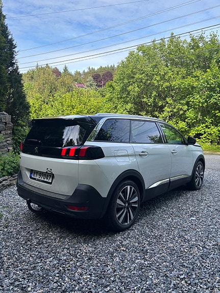 Peugeot 5008 4 of 5