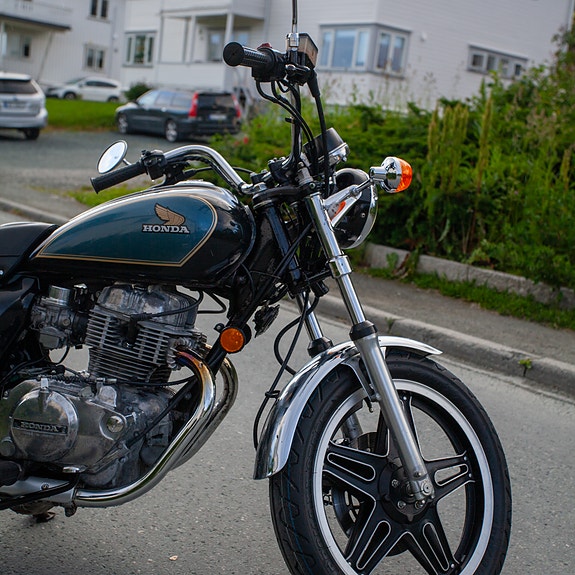 Honda CM400 Custom - Original 3 of 7