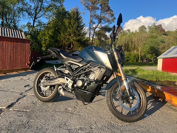 Honda CB 125 R 3 of 5