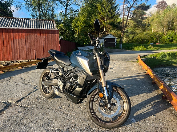 Honda CB 125 R 4 of 5