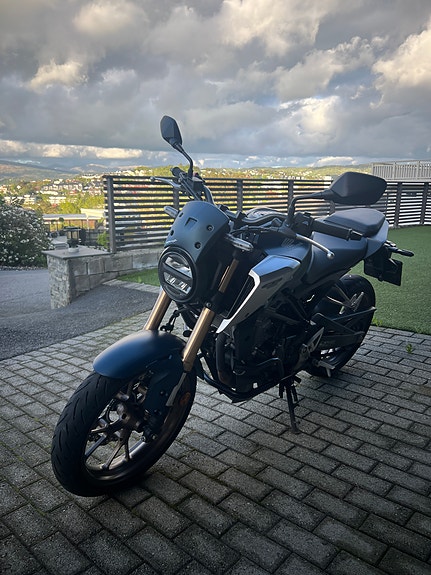 Honda CB 125 R 2 of 5