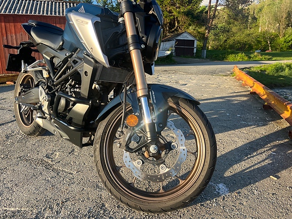 Honda CB 125 R 5 of 5