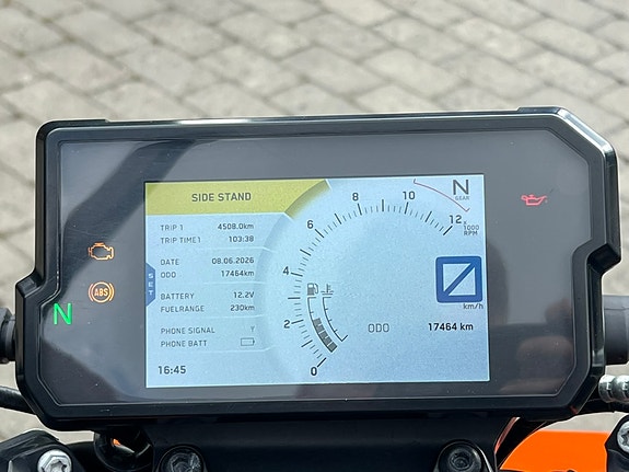 KTM 125 Duke 2 of 5