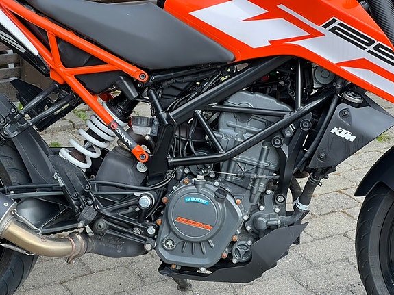 KTM 125 Duke 4 of 5
