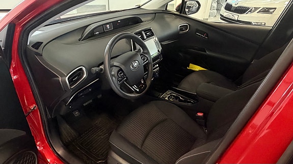 Toyota Prius Plug-in Hybrid 24 of 30