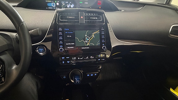 Toyota Prius Plug-in Hybrid 29 of 30