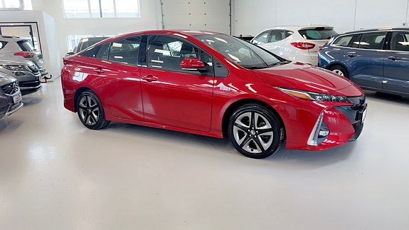 Toyota Prius Plug-in Hybrid 5 of 30