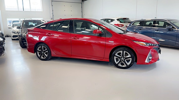 Toyota Prius Plug-in Hybrid 4 of 30