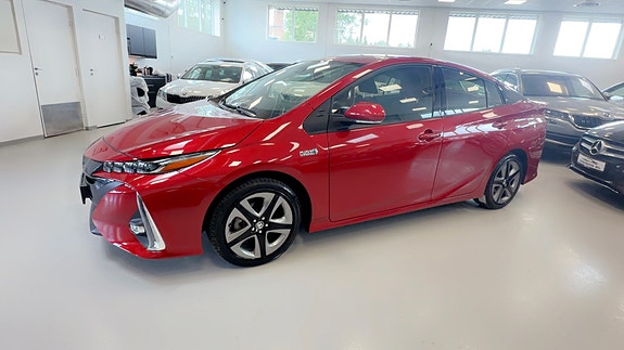 Toyota Prius Plug-in Hybrid 10 of 30